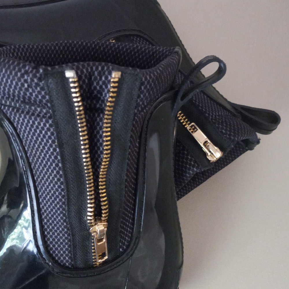 Nine West Cooscoos Black Ankle Rain Booties with Gold Side Zip Sz 9 - Picture 6 of 15